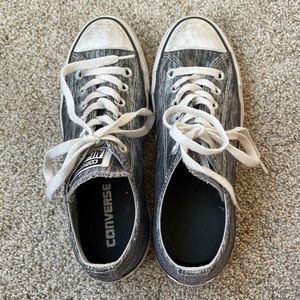 Converse women’s low top gray linen sneakers